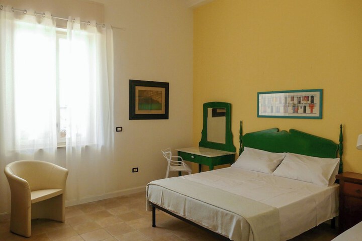 Room 2 of 29