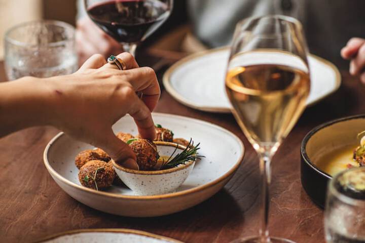 Dining 70 of 109