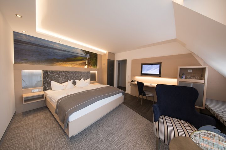 Room 7 of 79