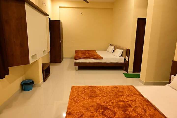 Room 3 of 77