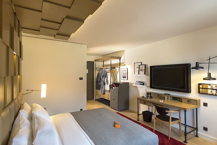 Room 12 of 48
