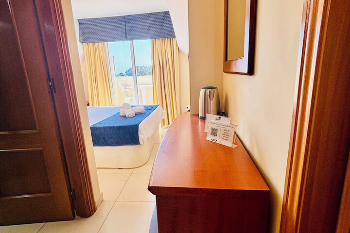 Room 14 of 76