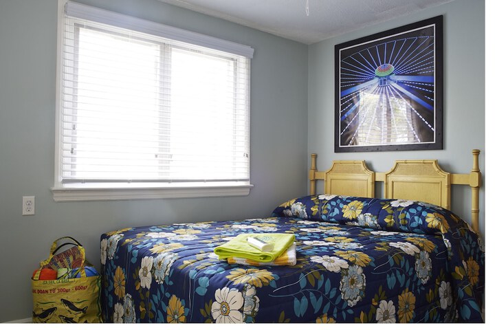 Room 2 of 37