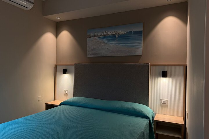 Room 9 of 18