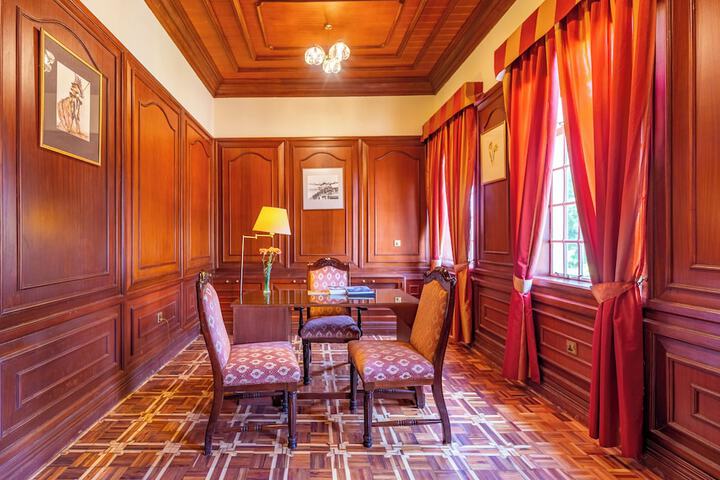 In-room business center