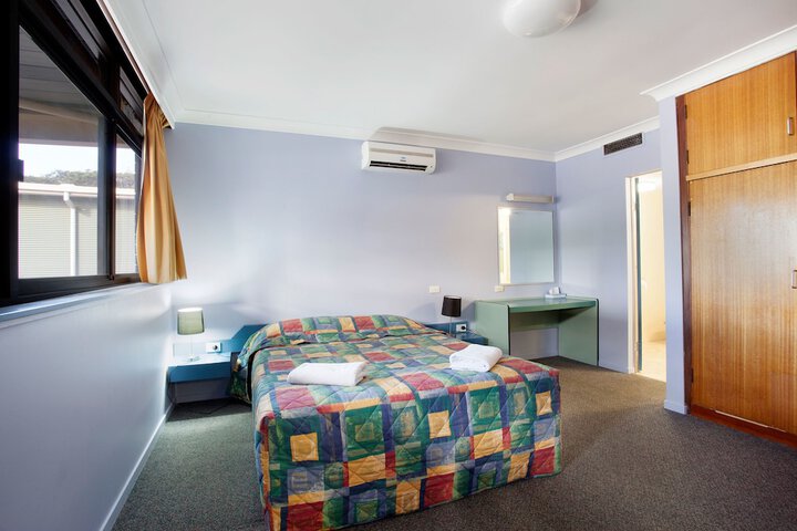 Room 10 of 33