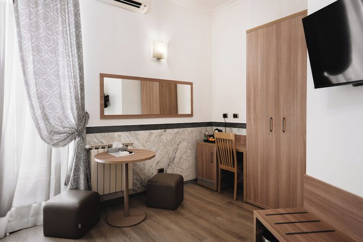 Room 7 of 180