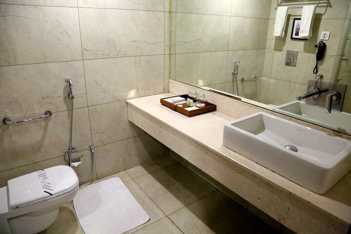 Room 5 of 6