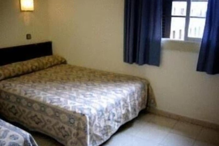 Room 13 of 37