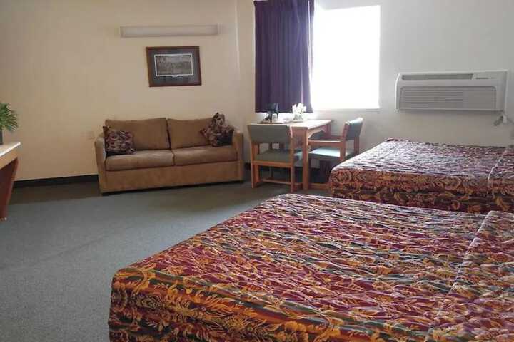 Room 5 of 10