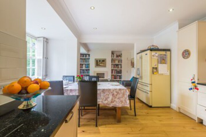 Room 14 of 42