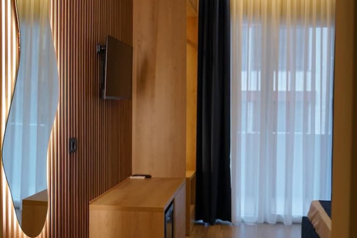 Room 12 of 18