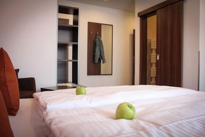 Room 3 of 33