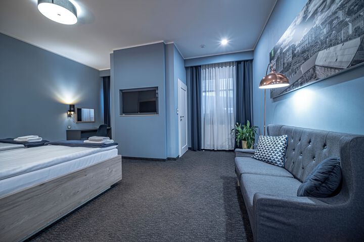 Room 10 of 82