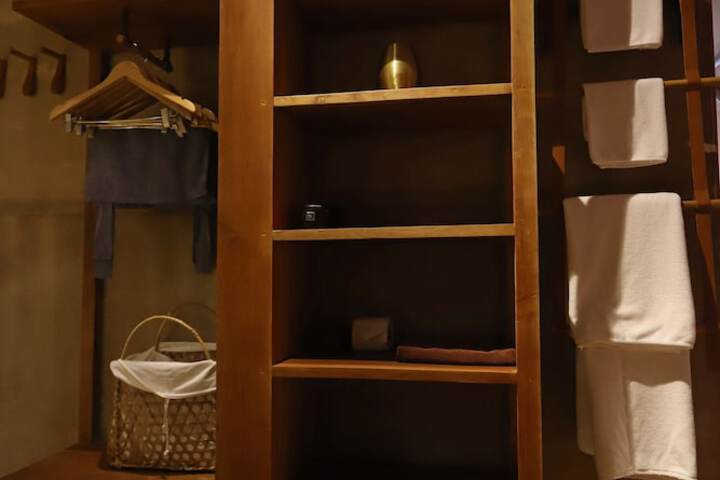 Room 25 of 114