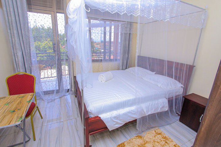 Room 13 of 35