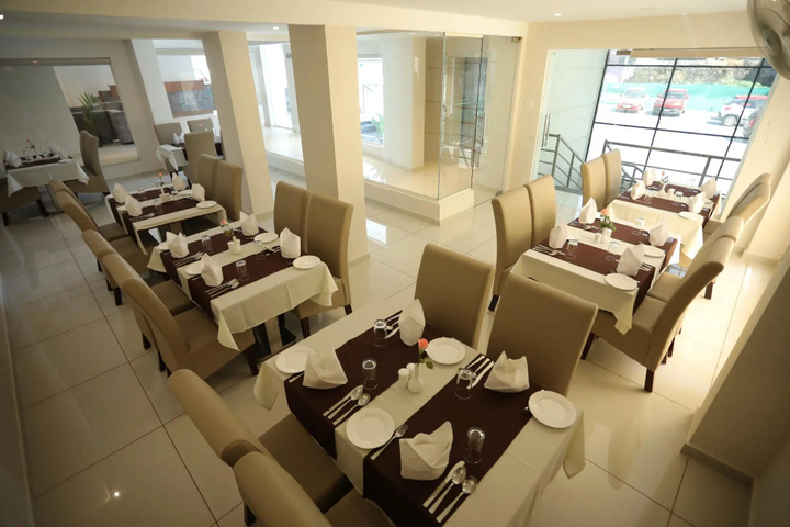 Dining 6 of 8