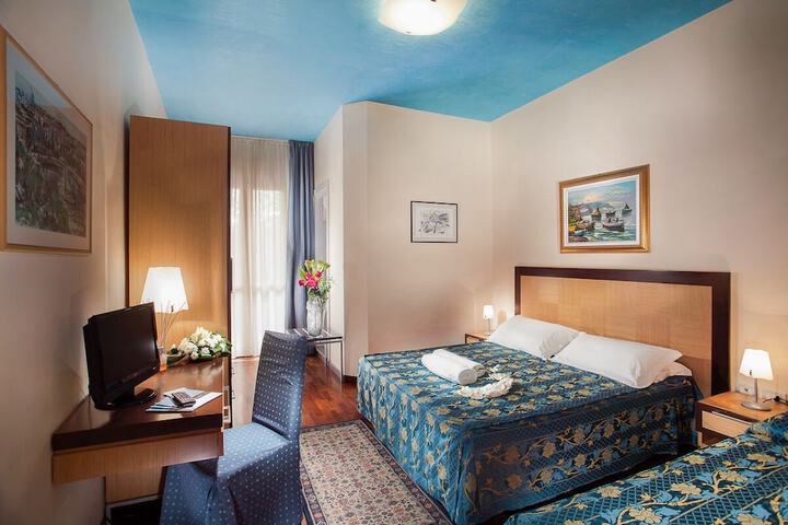 Room 10 of 38