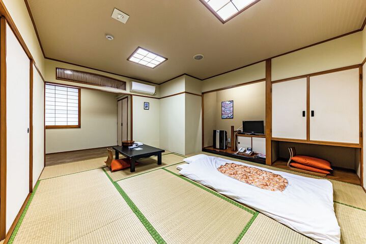 Room 27 of 106