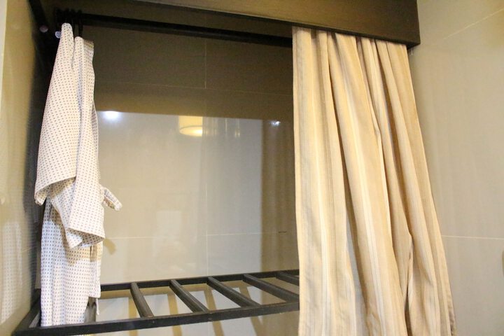 Room 21 of 40