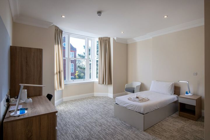 Room 14 of 27