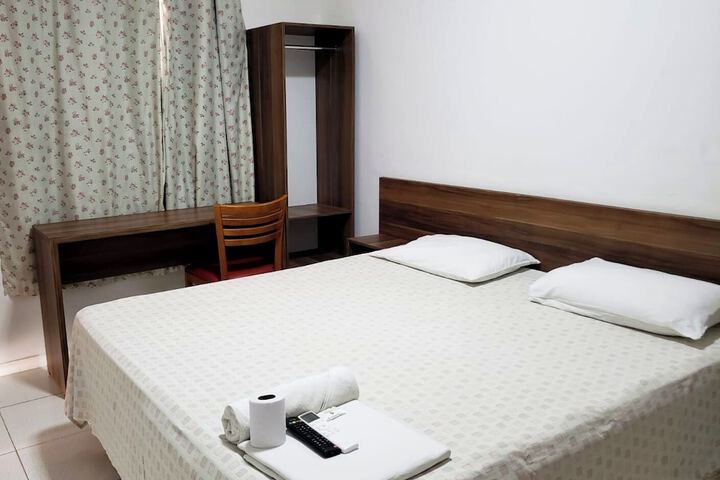 Room 2 of 6