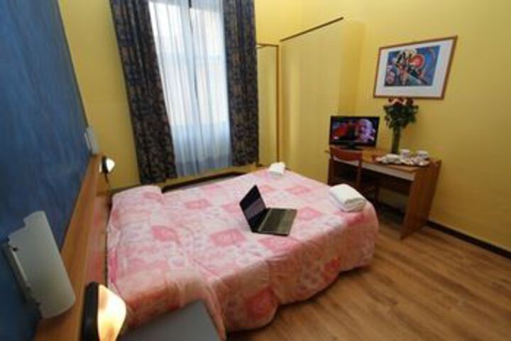 Room 34 of 40