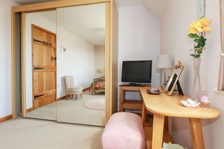 Room 6 of 7