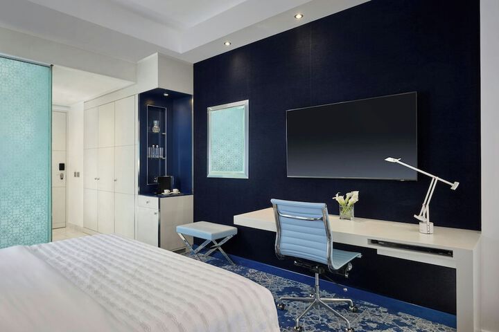 Room 27 of 103