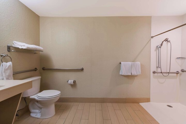 Room 9 of 65