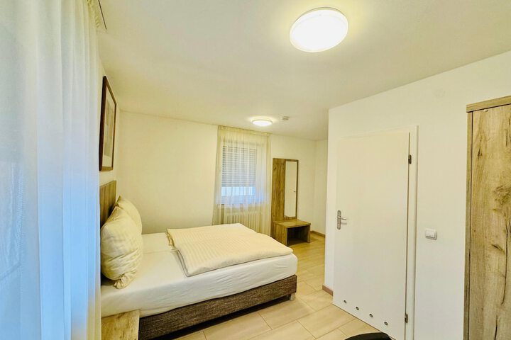 Room 10 of 34
