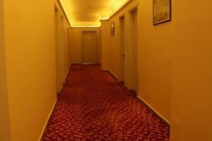 Ballroom/Hall 28 of 30