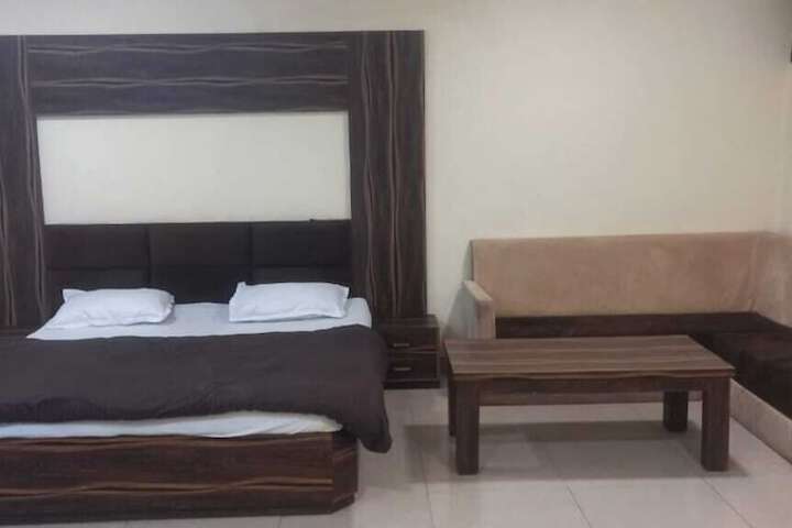 Room 7 of 33