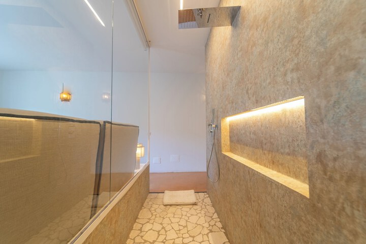 Room 50 of 93