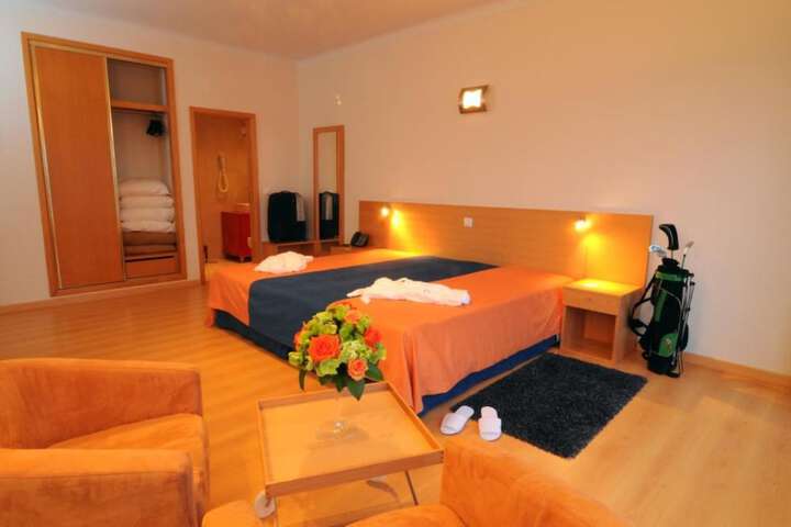 Room 6 of 69