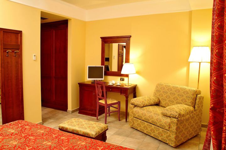 Room 6 of 26