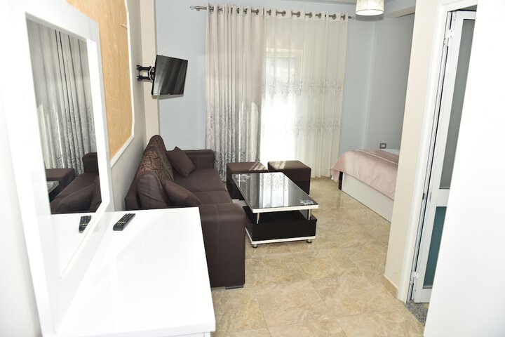 Room 8 of 31