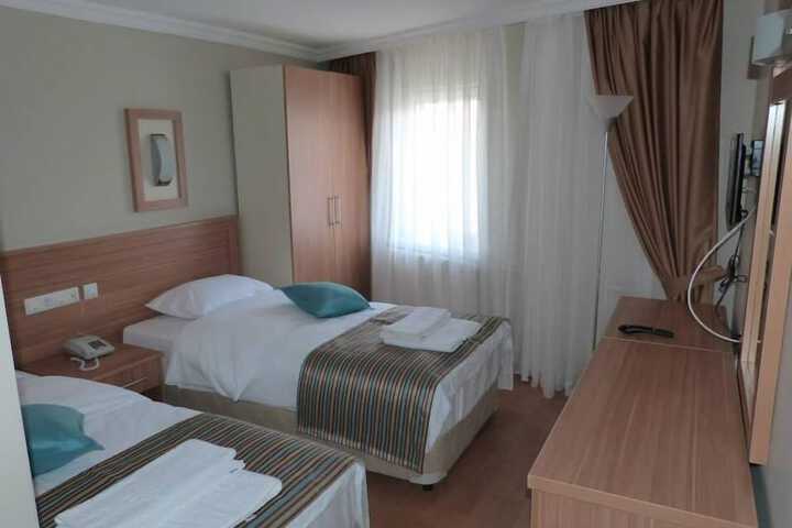 Room 6 of 28