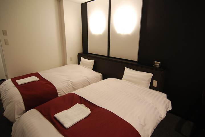 Room 5 of 25