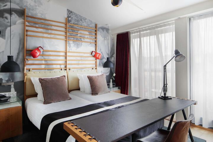 Room 27 of 71