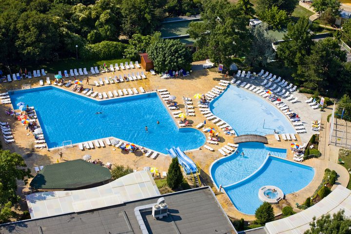 Pool 15 of 32