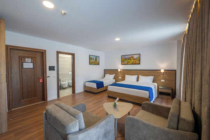 Room 8 of 75