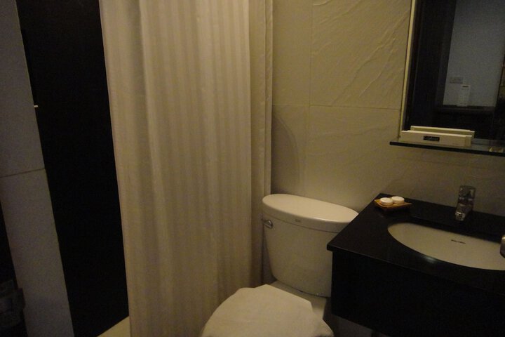 Room 10 of 25