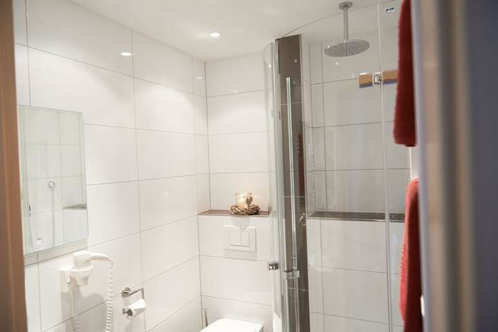 Room 4 of 6
