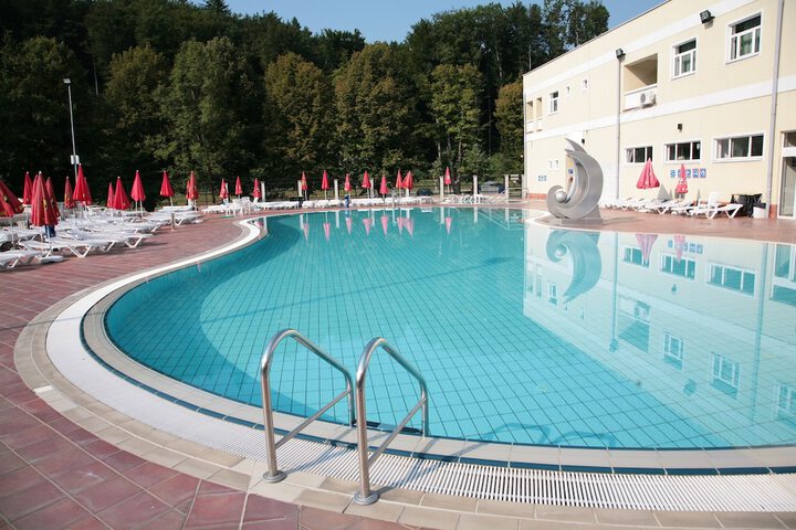 Pool 57 of 128