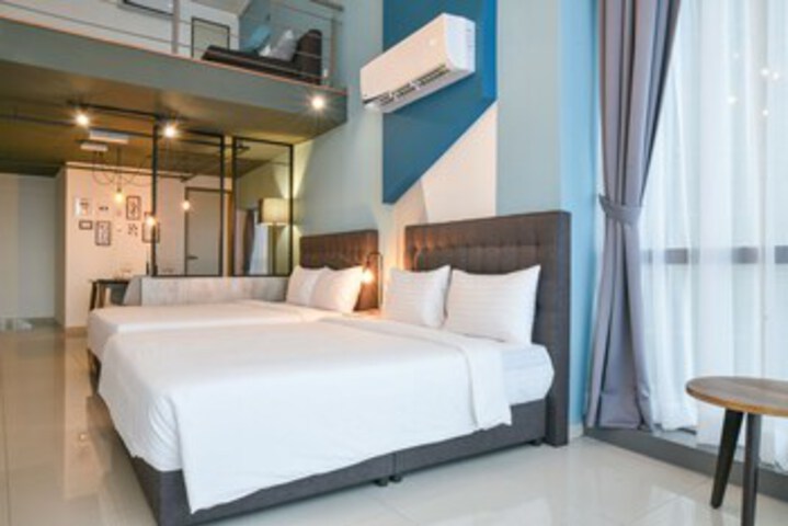 Room 13 of 22