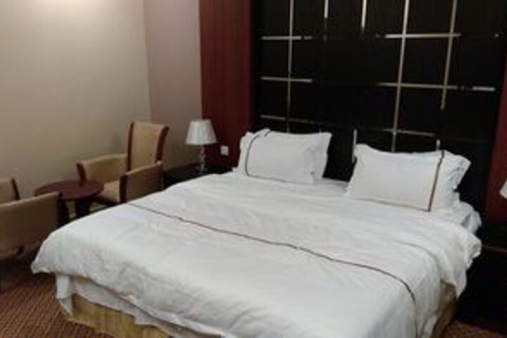 Room 9 of 39