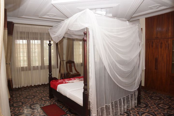 Room 3 of 44