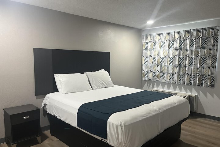 Room 9 of 18