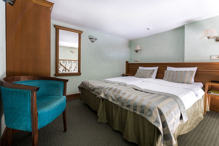 Room 9 of 75